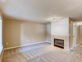 Photo #5: 21012282 Listing