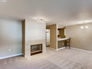 Photo #6: 21012282 Listing