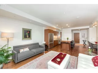 Photo #5: 21012690 Listing