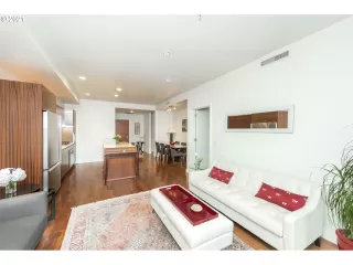 Photo #6: 21012690 Listing