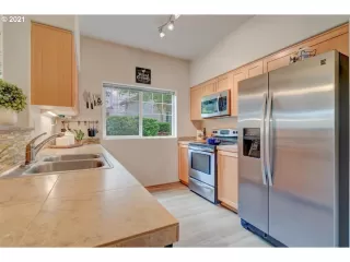 Photo #4: 21013485 Listing