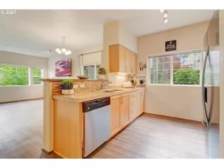 Photo #5: 21013485 Listing