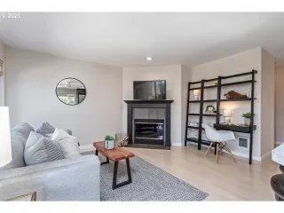 Photo #4: 21013578 Listing