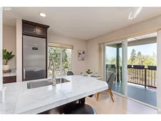 Photo #6: 21013578 Listing