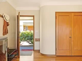 Photo #4: 21013650 Listing 
