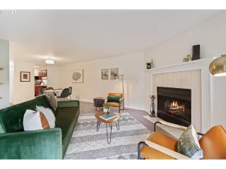 Photo #4: 21013701 Listing