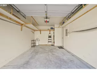 Photo #6: 21013897 Listing