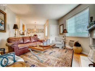 Photo #5: 21014811 Listing