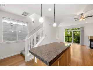 Photo #4: 21015126 Listing