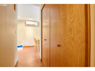 Photo #5: 21015428 Listing