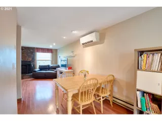 Photo #6: 21015428 Listing