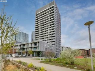 Photo #6: 21015788 Listing