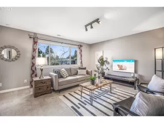 Photo #6: 21016145 Listing