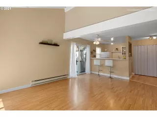 Photo #5: 21016240 Listing 