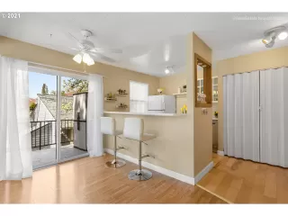 Photo #6: 21016240 Listing 