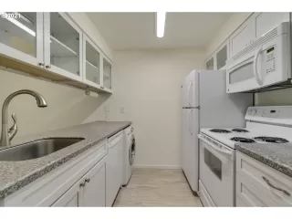 Photo #5: 21017223 Listing