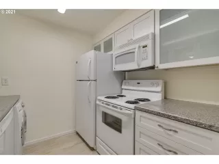 Photo #6: 21017223 Listing