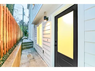 Photo #3: 21017445 Listing