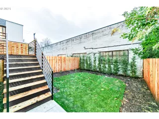 Photo #4: 21017445 Listing