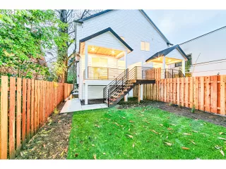 Photo #5: 21017445 Listing