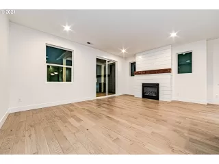 Photo #6: 21017445 Listing