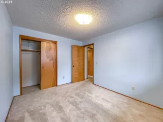 Photo #6: 21017623 Listing