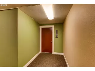 Photo #5: 21018283 Listing