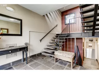 Photo #6: 21018283 Listing