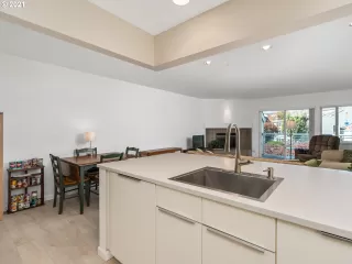 Photo #6: 21018320 Listing