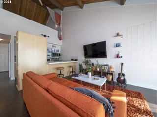 Photo #3: 21018430 Listing 