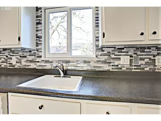 Photo #3: 21018491 Listing