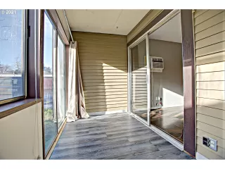 Photo #6: 21018491 Listing