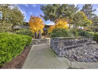 Photo #5: 21018747 Listing