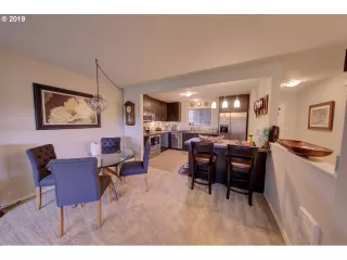 Photo #6: 21018747 Listing