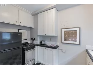 Photo #6: 21019546 Listing