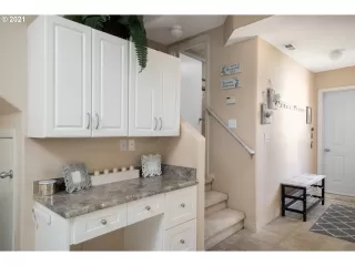 Photo #5: 21020064 Listing