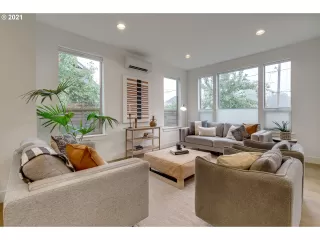 Photo #3: 21021258 Listing