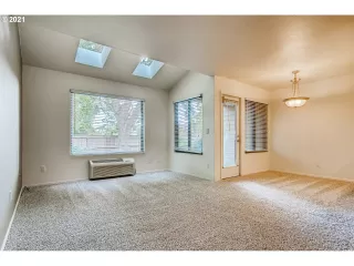 Photo #4: 21021392 Listing