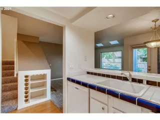 Photo #5: 21021392 Listing