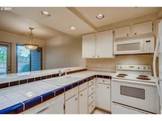 Photo #6: 21021392 Listing