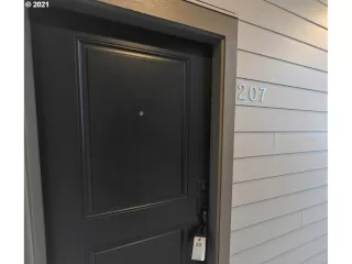 Photo #4: 21021799 Listing