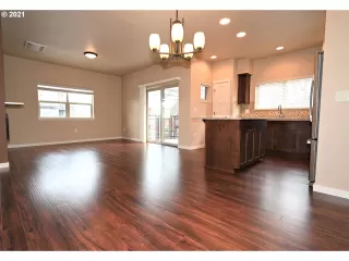 Photo #6: 21021799 Listing