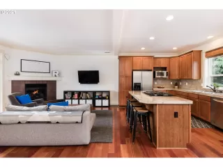 Photo #3: 21022058 Listing