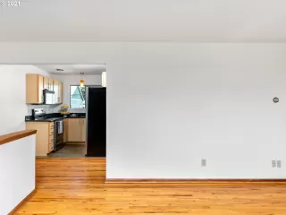 Photo #4: 21022321 Listing