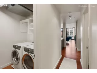 Photo #5: 21022545 Listing