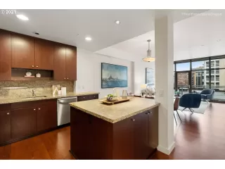 Photo #6: 21022545 Listing