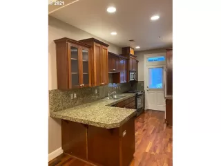 Photo #4: 21022661 Listing