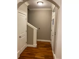 Photo #5: 21022661 Listing