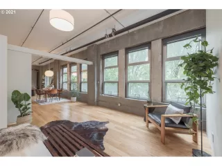 Photo #5: 21022753 Listing