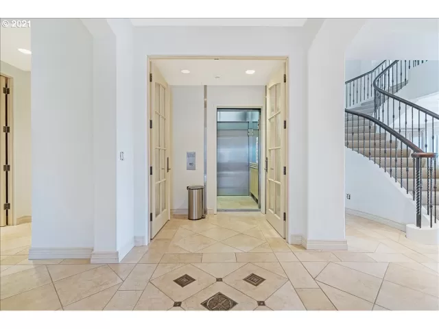 MLS: 21023396 Condo For Sale